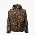load image into gallery viewer, Gator Waders Studio Mens SanctuaryJacket Mossy Oak Original Shadow Grass 4