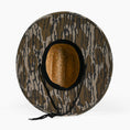 Load image into Gallery viewer, straw hat in mossy oak original bottomland brim view